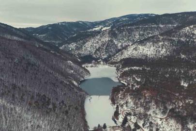 Boraboy Gölü’nün yüzeyi buz tuttu
