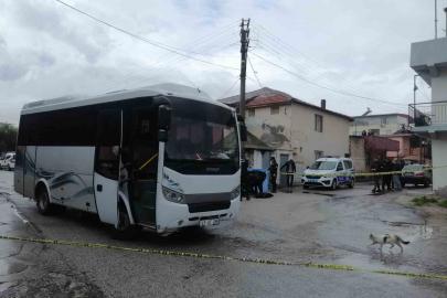 Boşanma aşamasındaki karısını sokak ortasında öldürdü