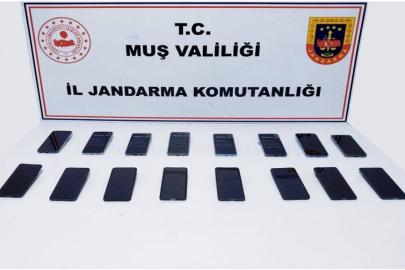 Bulanık’ta 16 adet kaçak cep telefonu ele geçirildi