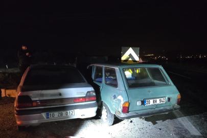 Buldan’da iki otomobil çarpıştı; 3 yaralı