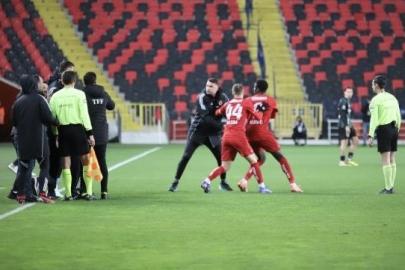 Burak Yılmaz: "Futbol kamuoyu ve tüm hakemlerimizden özür diliyorum"