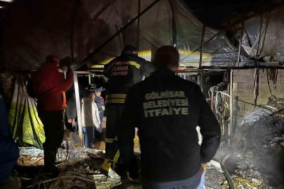 Burdur’da ahır yangını korkuttu