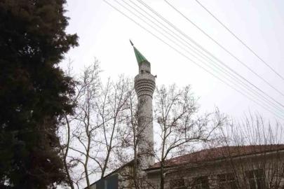 Burdur’da şiddetli rüzgar nedeniyle minarenin kubbesi koptu