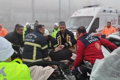 Burdur’da yoğun siste zincirleme kaza: 1’i ağır 2 yaralı
