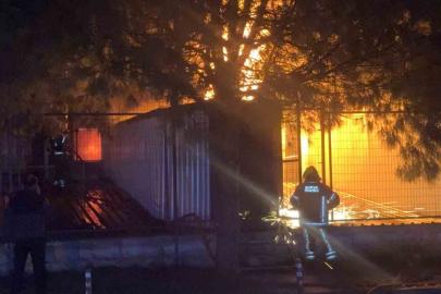 Bursa Minareliçavuş OSB’de kimyasal kaplama fabrikasında yangın çıktı. Olay yerine sevk edilen ekiplerin yangına müdahalesi sürüyor.