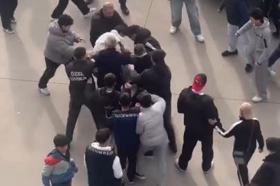 Bursa’da gençler birbirine girdi