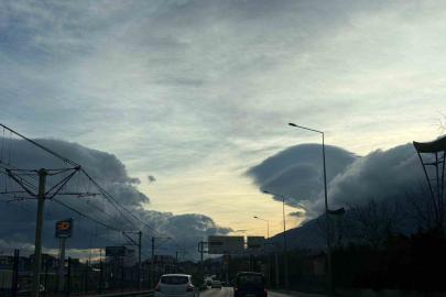 Bursa’da gökyüzünde oluşan bulutlardan görsel şölen