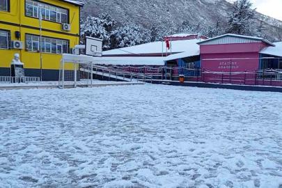 Bursa’da kar yağışı eğitimi de etkiledi