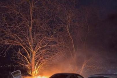 Bursa’da kontrolden çıkan otomobil önce ağaca çarptı sonra alev aldı
