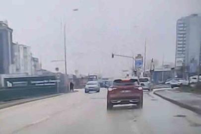 Bursa’da ters yöne giren otomobil paniğe neden oldu