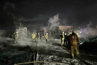 Büyükçekmece’de depoda çıkan yangın söndürüldü