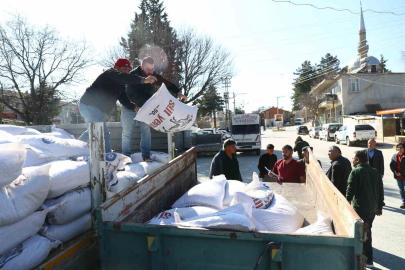 Büyükşehir’den 2025 yılında hayvancılığa 503 bin 625 kg yem desteği