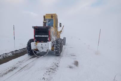 Büyükşehirden kar mesaisi: 6 saatte 285 mahalle yolu daha ulaşıma açıldı