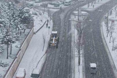 Büyükşehir’den kar yağışı sonrası arterlere anında müdahale