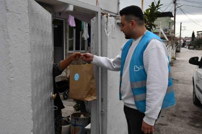 Büyükşehir’in beslenme paketi aileleri de, öğrencileri de sevindiriyor