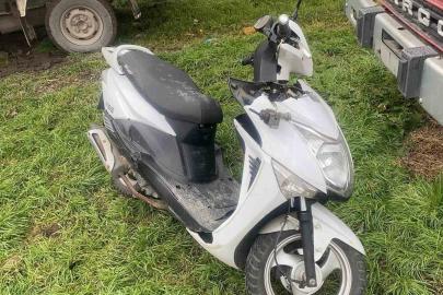 Çaldıkları motosikleti çalıştıramayan hırsızlar zarar verip bıraktı