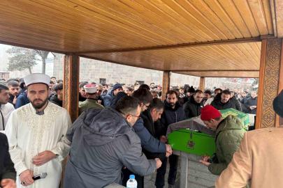 Cam silerken 3. kattan düşen öğretmen son yolculuğuna dualarla uğurlandı