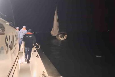 Çanakkale Boğazı’nda içinde 2 kişinin bulunduğu yelkenli tekne kurtarıldı