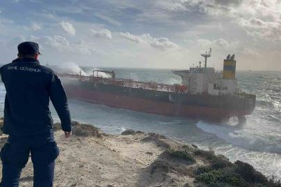 Çanakkale Valiliği: "Geminin su almadığı, personelin durumunun iyi olduğu, deniz kirliliğinin meydana gelmediği belirlendi"