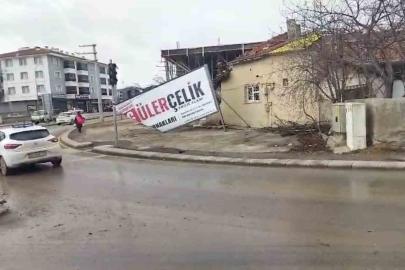 Çankaya Mahallesi’nde fırtına maddi hasara yol açtık
