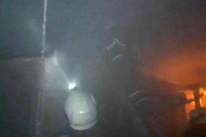 Çatı katındaki odunlukta çıkan yangında 40 güvercin telef oldu