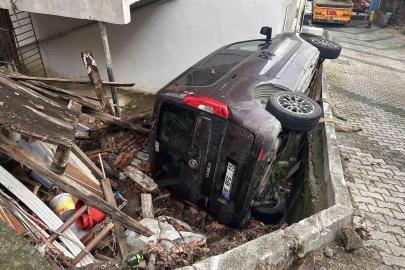 Çengelköy’de vitesi boşta kalan araç bahçeye uçtu