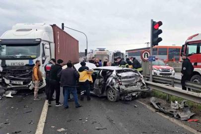Çerkezköy’de tır otomobile arkadan çarptı: 3 yaralı