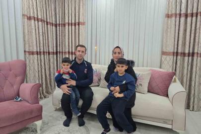 Cezaevi personelinden örnek davranış: Kaza yapan anne ve çocukları evinde misafir etti