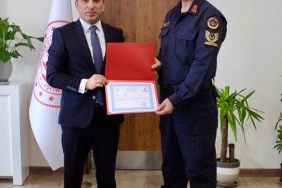Çine Kaymakamı Erdoğan’dan jandarma personeline başarı belgesi
