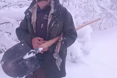 Çobanın yardım çağrısına valilik anında karşılık verdi: Karlı yollar aşılarak hayvanlara yem ulaştırıldı