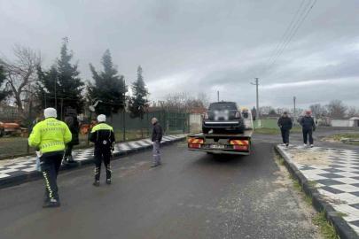 Çorlu’da abart egzozlu otomobile ceza kesildi