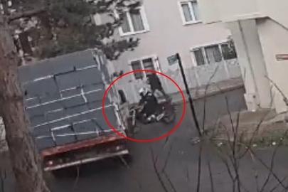 Çorlu’da kamyonetle motosikletin çarpıştığı kaza kamerada