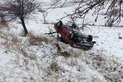 Çorum’da ağaca çarpan otomobil takla attı: 4 yaralı