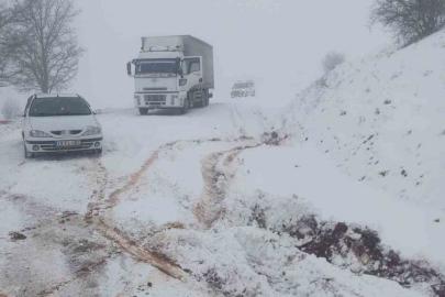 Çorum’da mahsur kalan araçlar için ekipler seferber oldu
