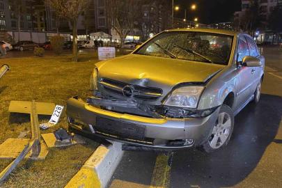 Çorum’da otomobil sinyalizasyon direğine çarptı: 1 yaralı