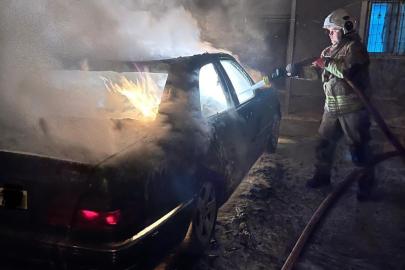 Defne’de otomobil alevlere teslim oldu