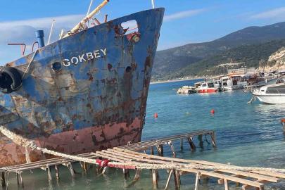 Demircili Sahili’nde asbestli gemi skandalı: Jandarma inceleme başlattı