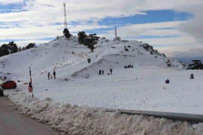Denizli Nikfer Kayak Merkezi’nde yoğunluk erken başladı