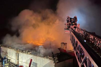 Denizli’de alevler iş yerini kullanılamaz hale getirdi