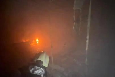 Depremde evi yıkılan aile yangınla ikinci kez yuvasız kaldı