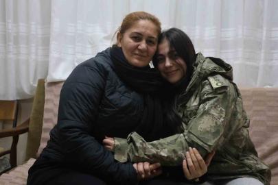 Depremzede Beliz’in, kendisine üşümesin diye montunu veren albayla görüşmesinde duygusal anlar yaşandı