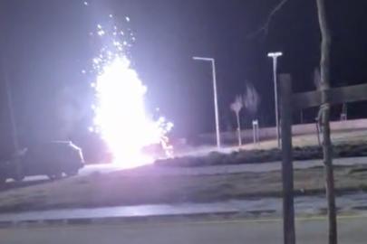 Devlet hastanesi bahçesinde otomobil yangını