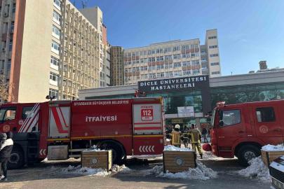 Dicle Üniversitesi’ndeki polikliniklerde çıkan yangın itfaiye tarafından söndürüldü