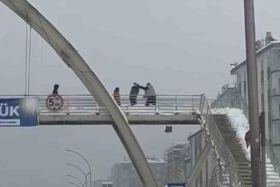 Diyarbakır’da bir şahıs çocukları öldüresiye dövdü: O anlar kamerada