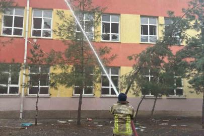 Diyarbakır’da boş okulda yangın