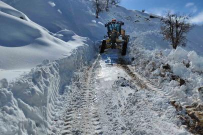 Diyarbakır’da kapalı yolların açılması için çalışmalar sürüyor