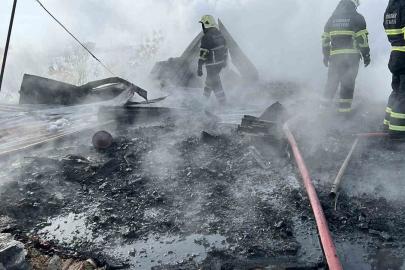 Diyarbakır’da okulda yakılan soba çatıya sıçradı, öğrenciler tahliye edildi