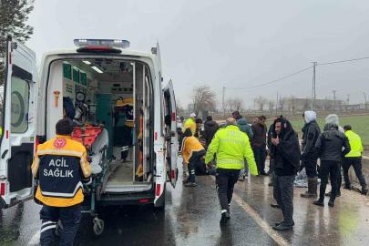 Diyarbakır’da otomobil yoldan çıktı: 2 yaralı