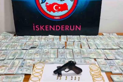 Durdurulan araçta sahte 1 milyon Amerikan doları  ele geçirildi