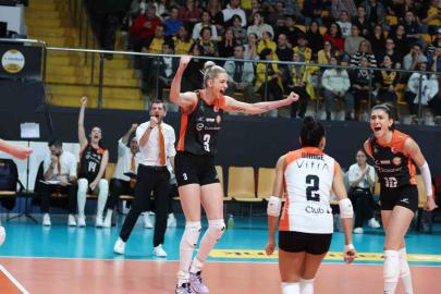 Eczacıbaşı Dynavit, derbide V. Bank’ı 3-1’le geçti